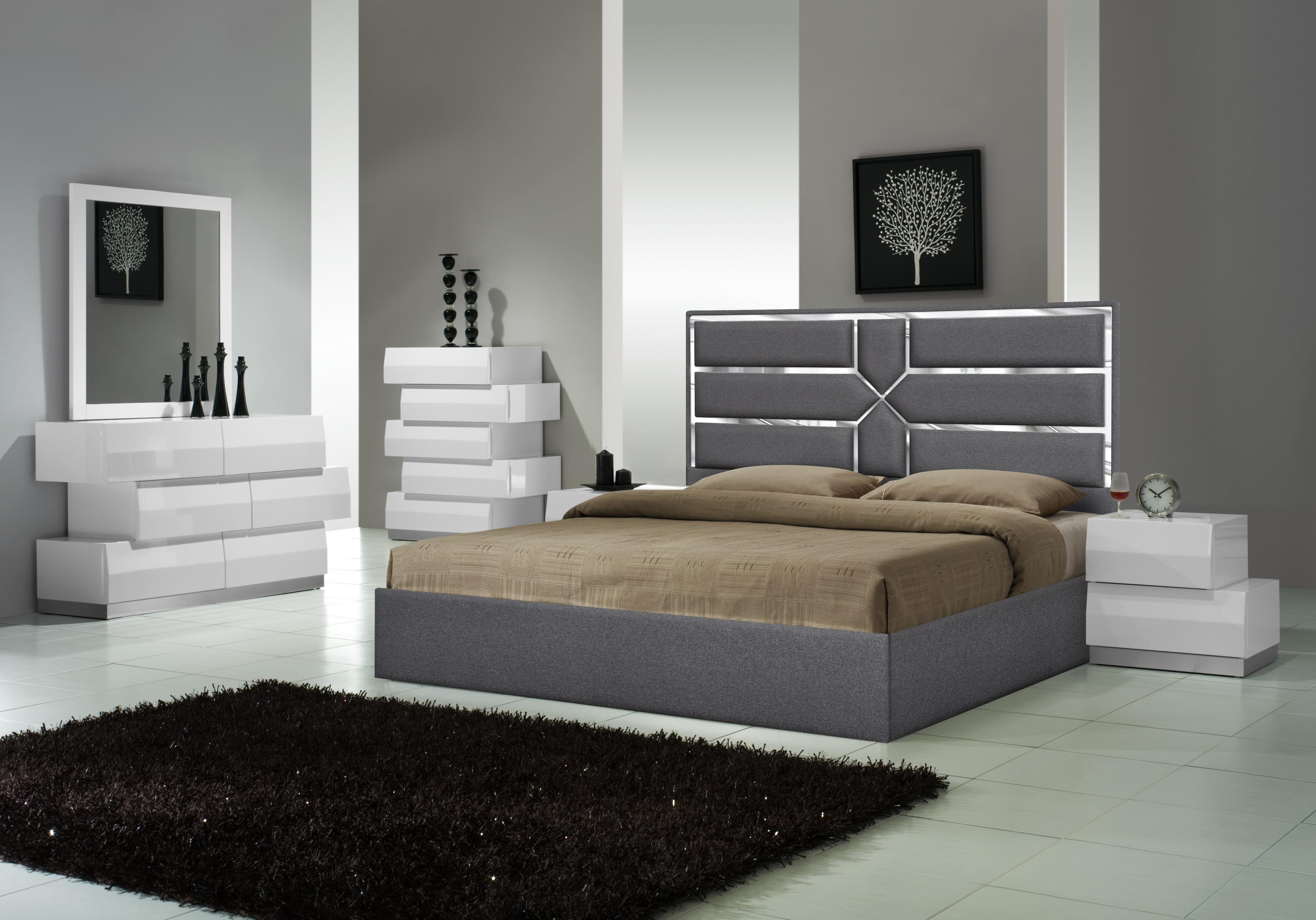 

                    
Buy Charcoal Fabric King Platform Bed  Contemporary J&M Furniture Da Vinci
