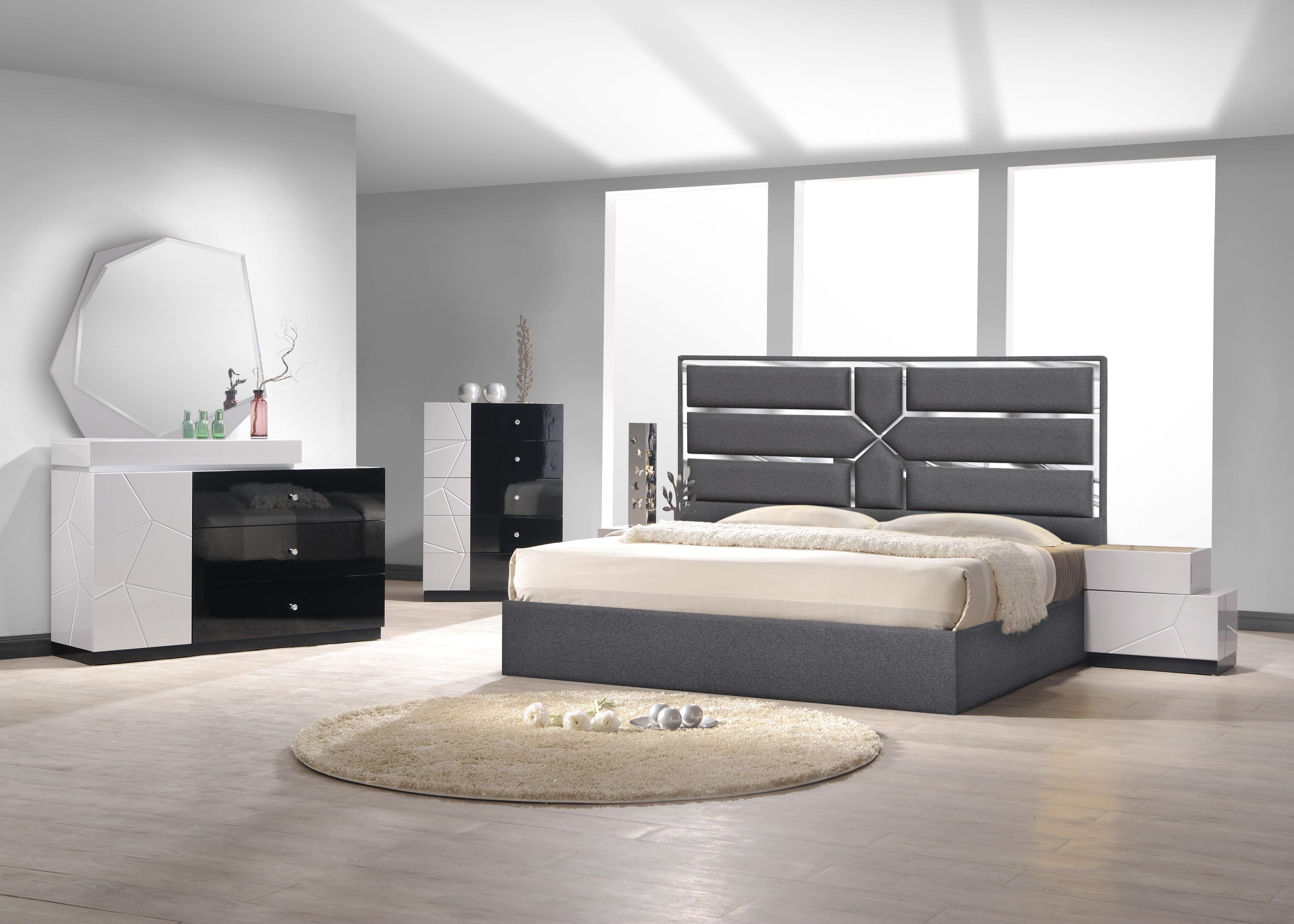 

    
 Shop  Charcoal Fabric King Platform Bed  Contemporary J&M Furniture Da Vinci
