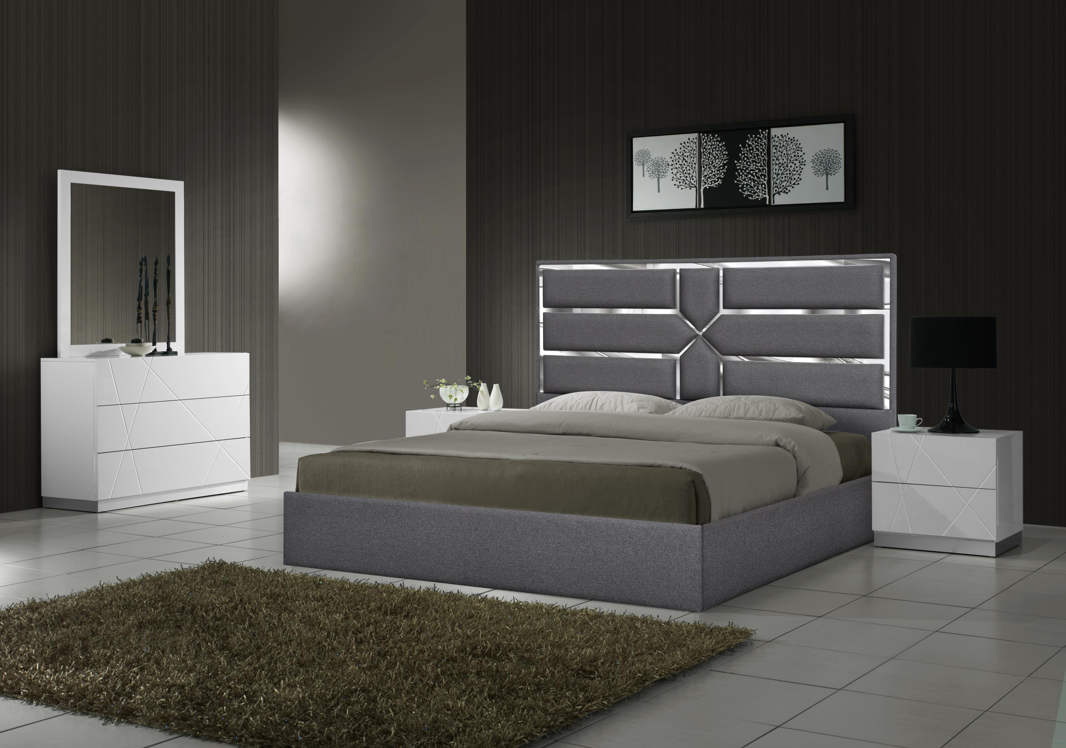

    
J&M Furniture Da Vinci Platform Bed Charcoal SKU 18730
