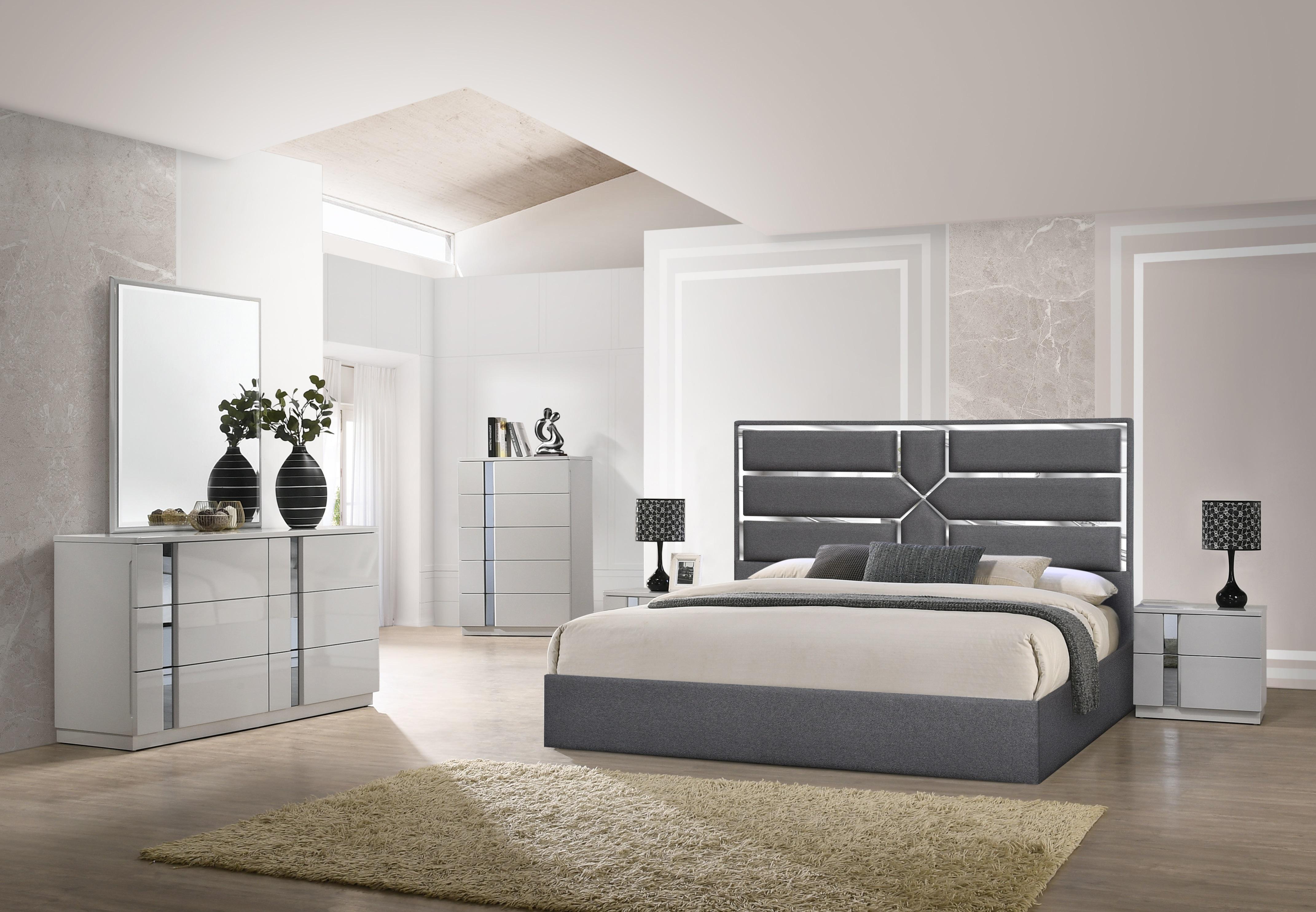

    
 Order  Charcoal Fabric Queen Platform Bed  Contemporary J&M Furniture Da Vinci
