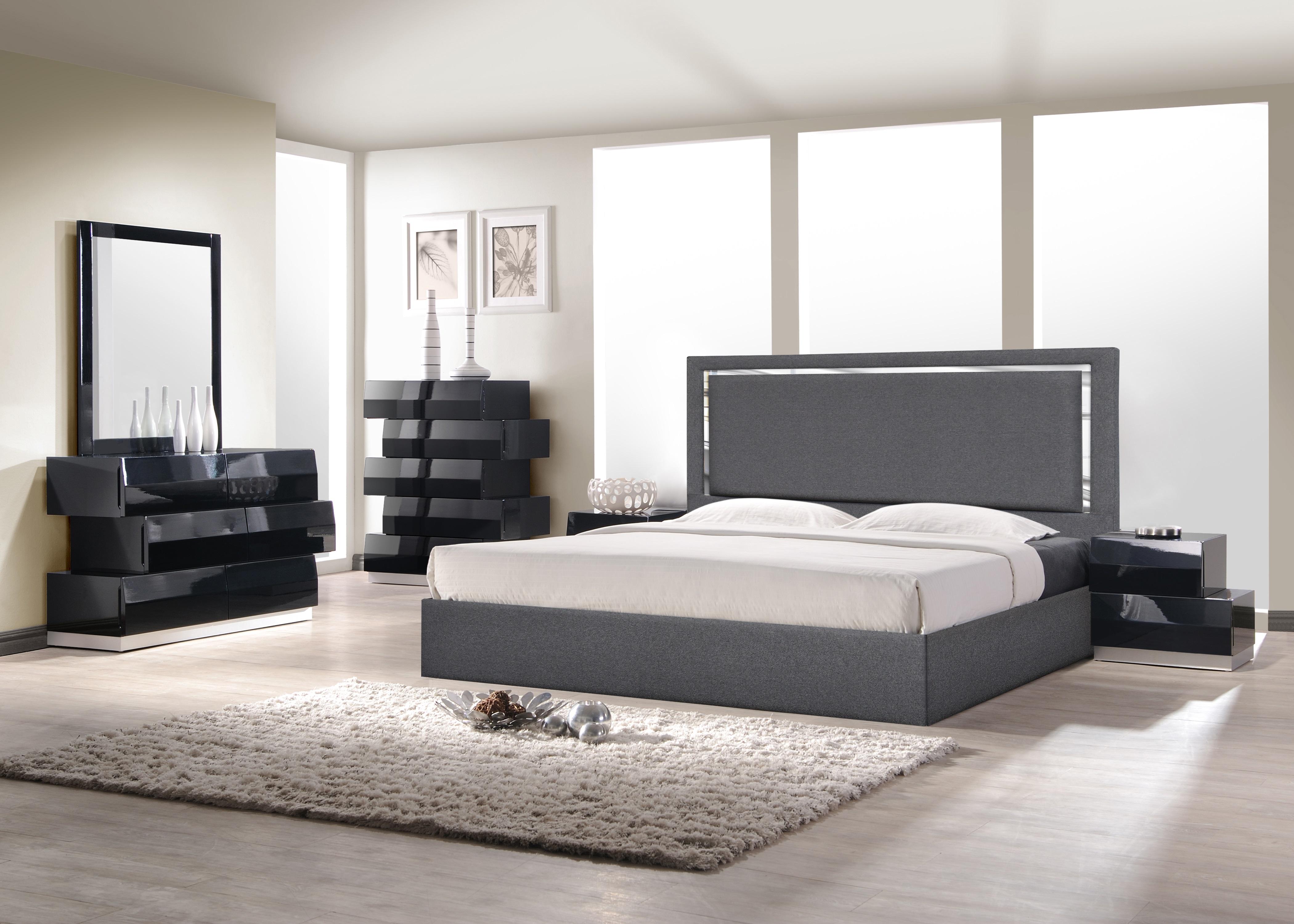 

    
SKU 18740-Q-Bed J&M Furniture Platform Bed
