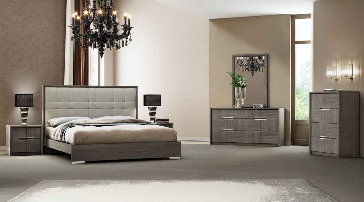

    
Chestnut Finish Chrome Accents Queen Size Bedroom Set 3Pcs Modern J&M Copenhagen
