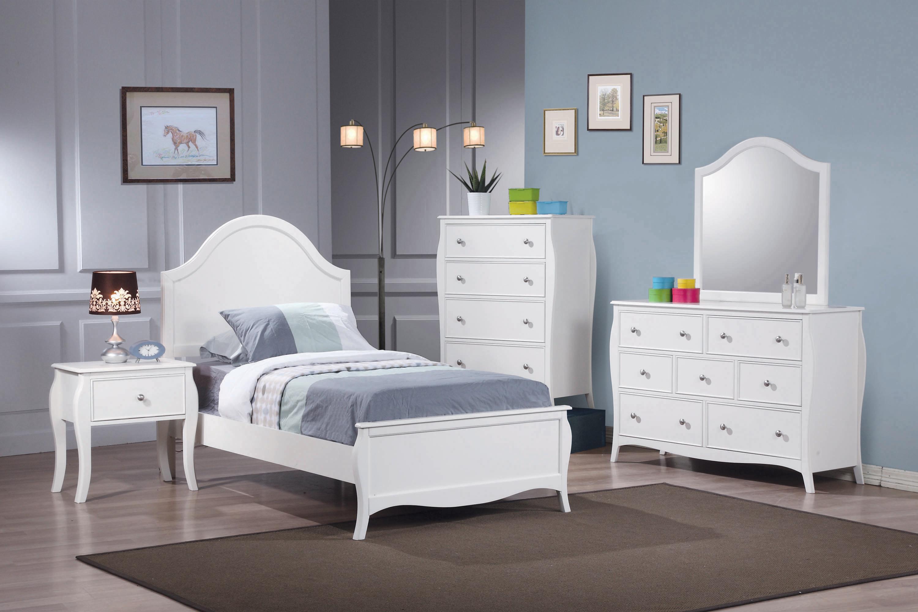 Traditional Bedroom Set 400561F-3PC Dominique 400561F-3PC in White 
