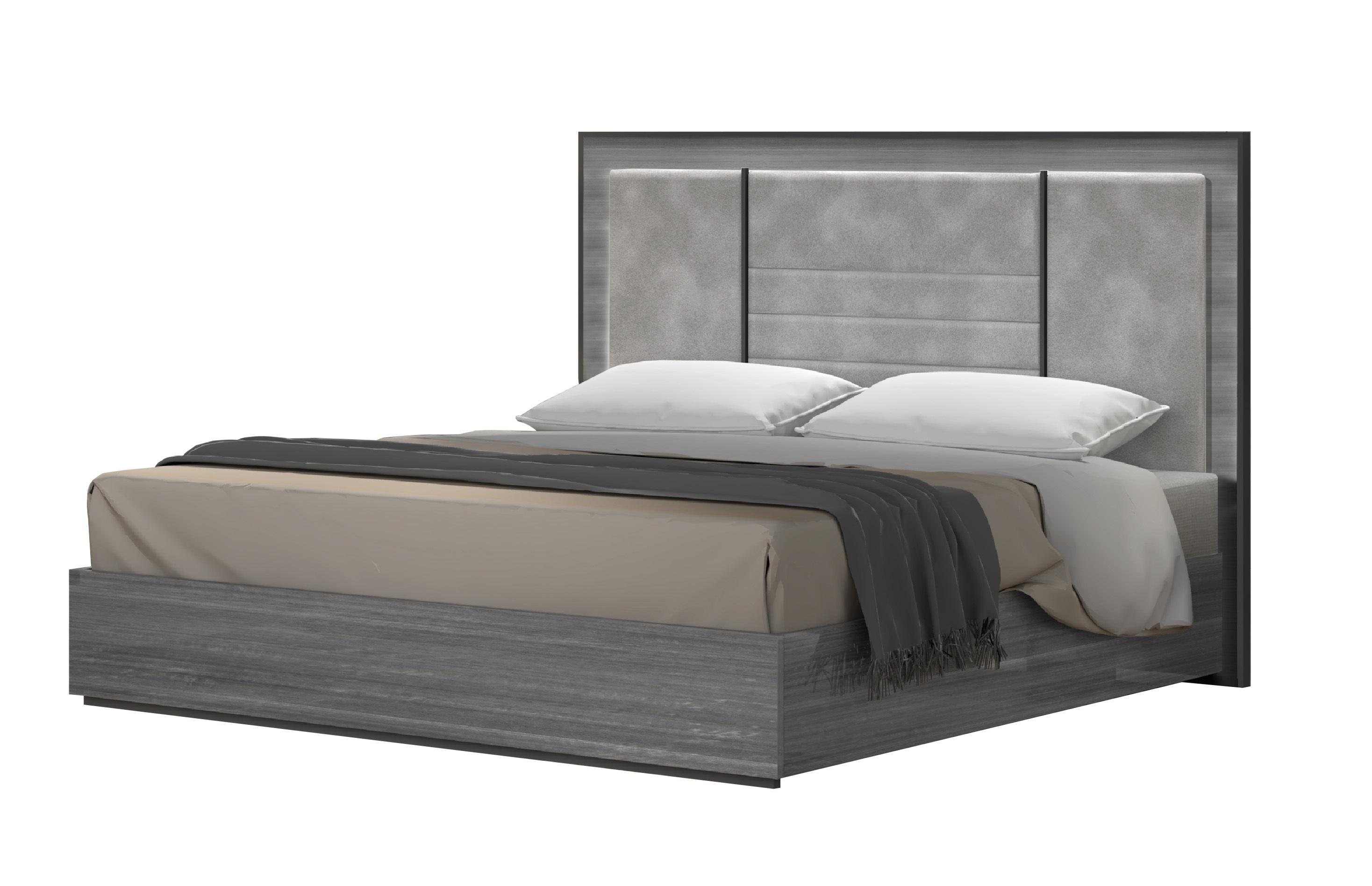 

    
Gray Glossy Upholstered Queen Panel Bed by J&M Furniture Blade 17450
