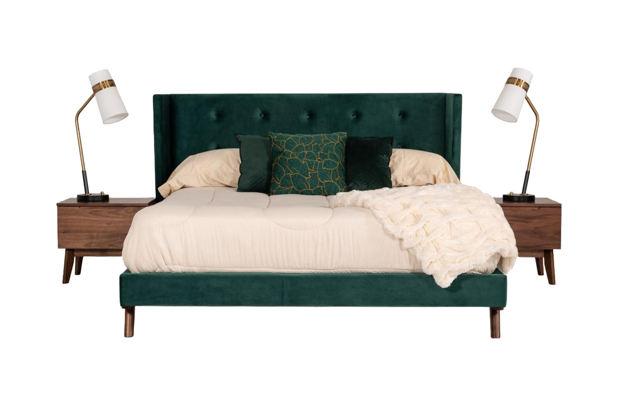 

    
Green Fabric & Brown Queen Panel Bedroom Set 3Pcs by VIG Nova Domus Durango
