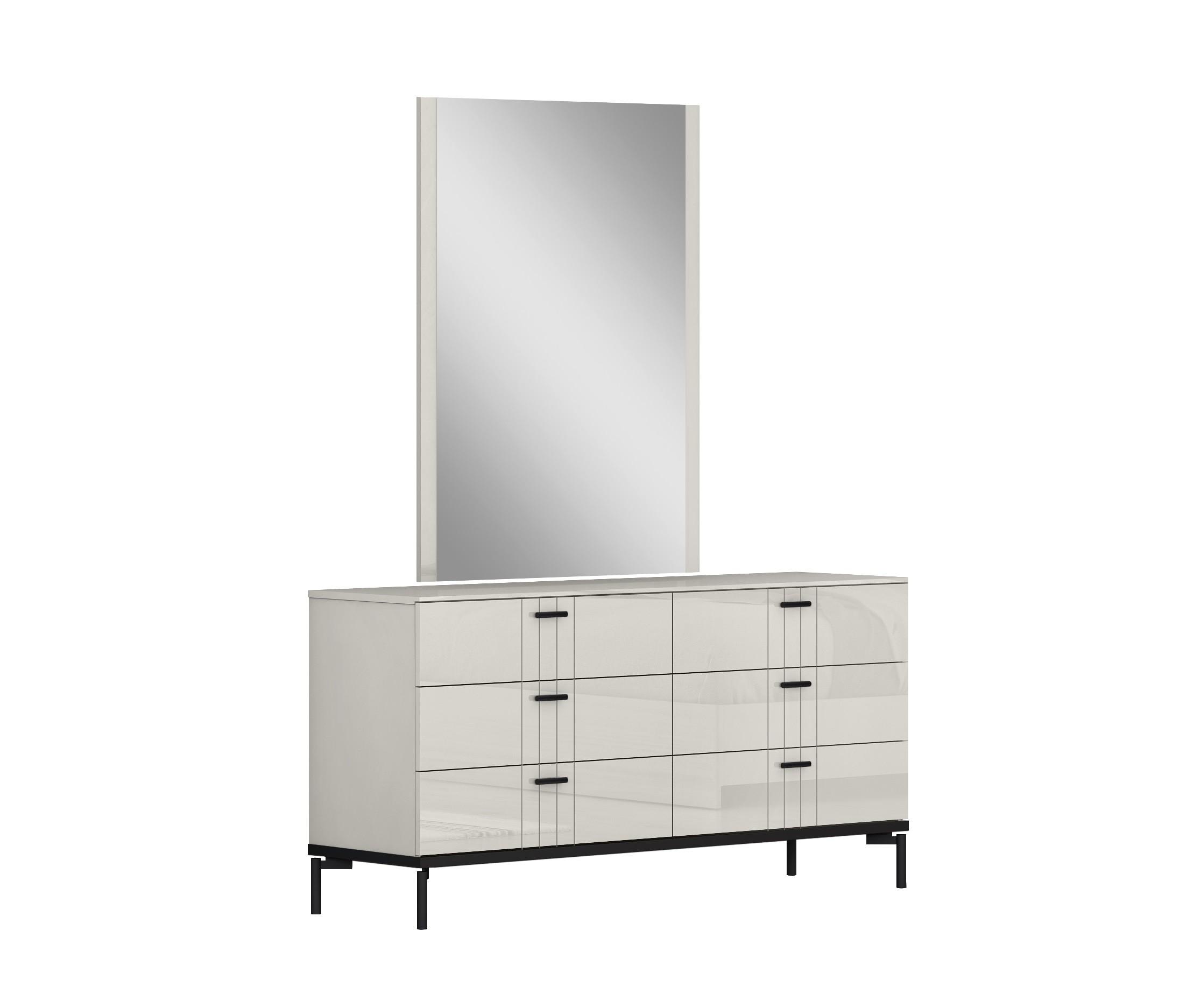 

    
Grey High Gloss Lacquer Dresser With Mirror Set by J&M Furniture Bella 19778

