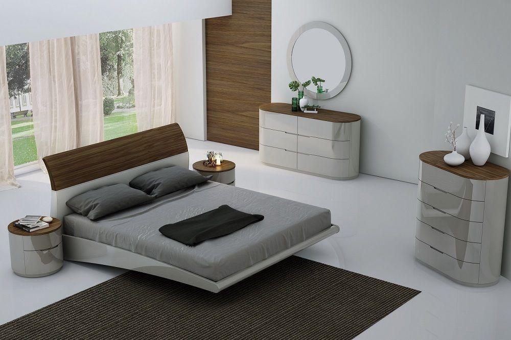 

    
Ultra Modern Walnut Light Grey Lacquered King Size Bedroom Set 3Pc J&M Amsterdam
