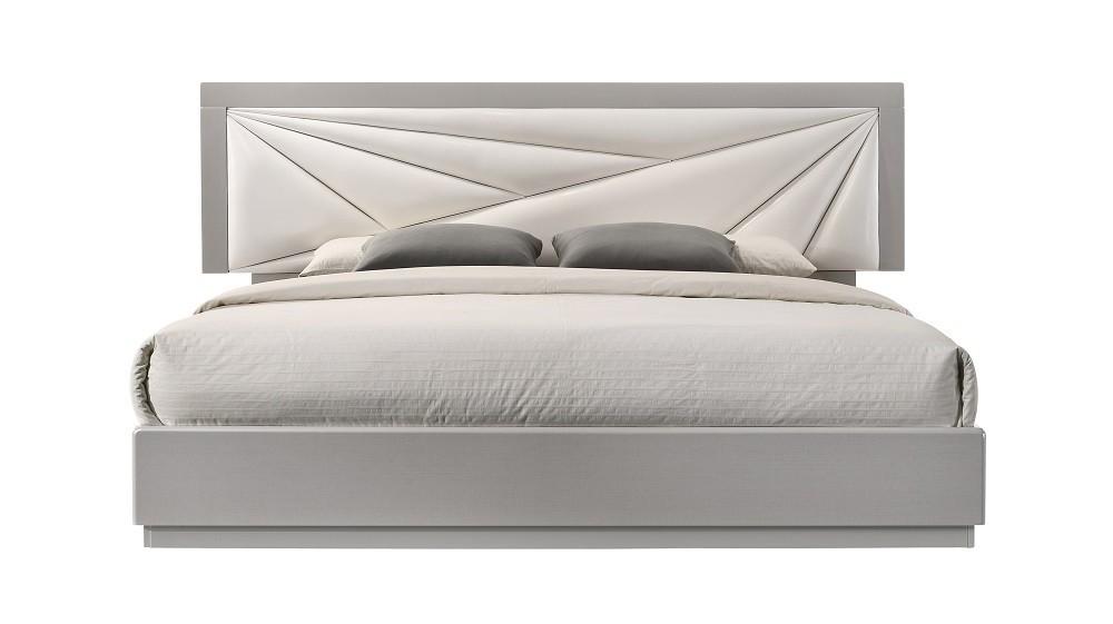 

    
White & Light Grey Lacquer Finish King Size Platform Bed Modern J&M Florence
