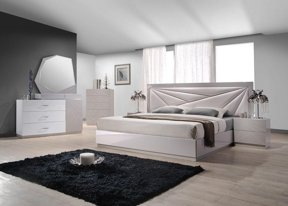 

    
White & Light Grey Lacquer Finish King Size Platform Bed 5Pcs Modern J&M Florence
