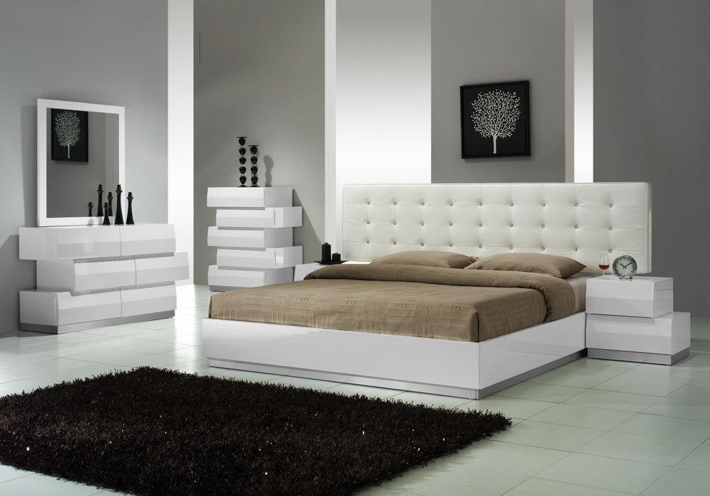 

    
SKU17687-Q-Set-3 J&M Furniture Platform Bedroom Set

