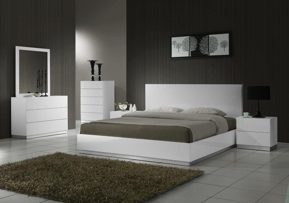 

    
Contemporary White Lacquer Finish Platform Queen Size Bedroom Set 3Pcs J&M Naples
