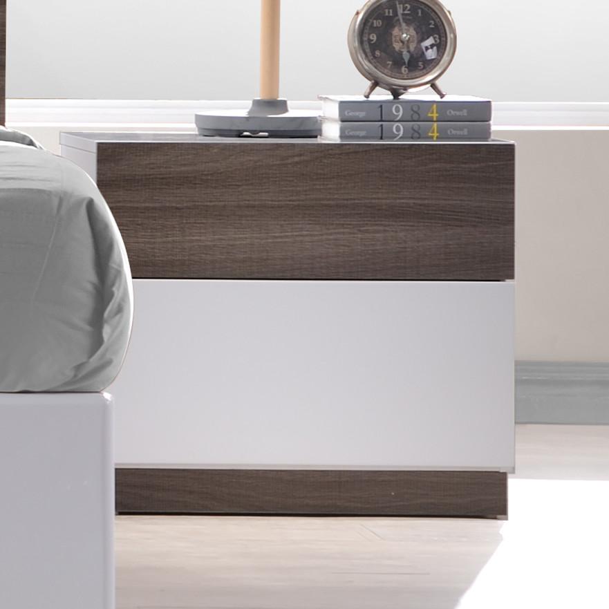 

    
J&M Furniture Sanremo B Platform Bedroom Set Walnut/White SKU18023-Q-Set-3
