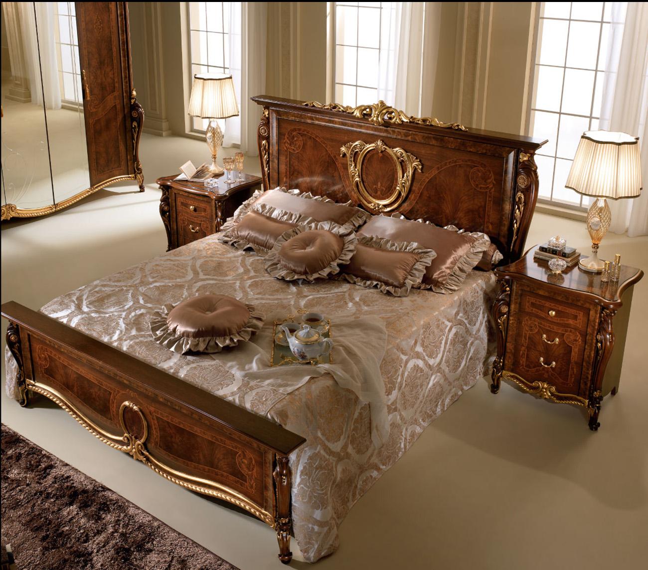 

    
Luxury Walnut Glossy Donatello Night King Bed Carved Wood Made in Italy ESF
