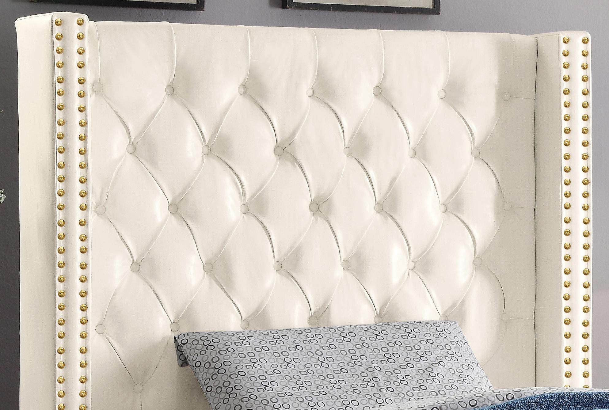 

    
Meridian Furniture SohoWhite-T Platform Bed White SohoWhite-T
