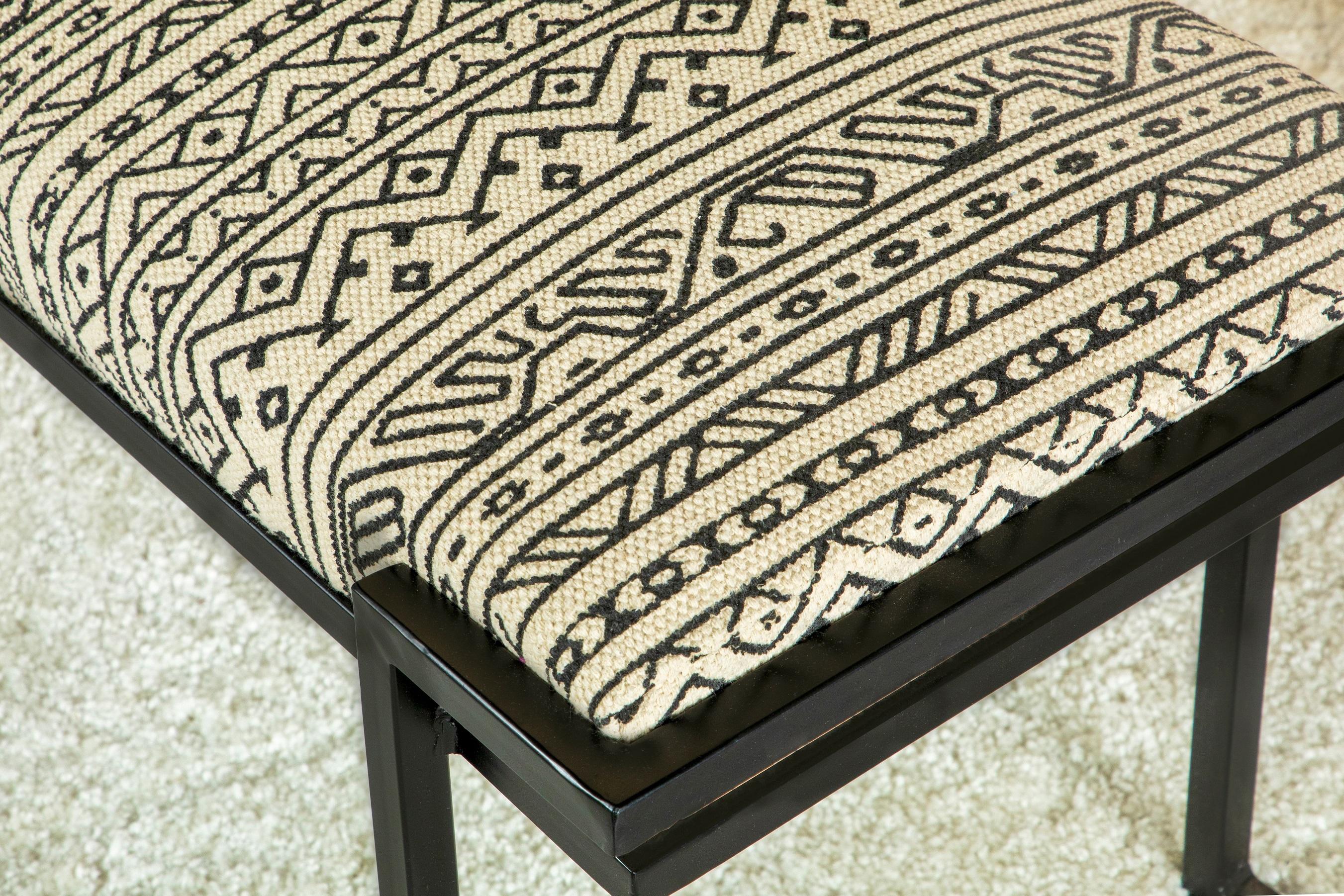 

    
Modern Black & White Woven Fabric Bench Coaster 914142
