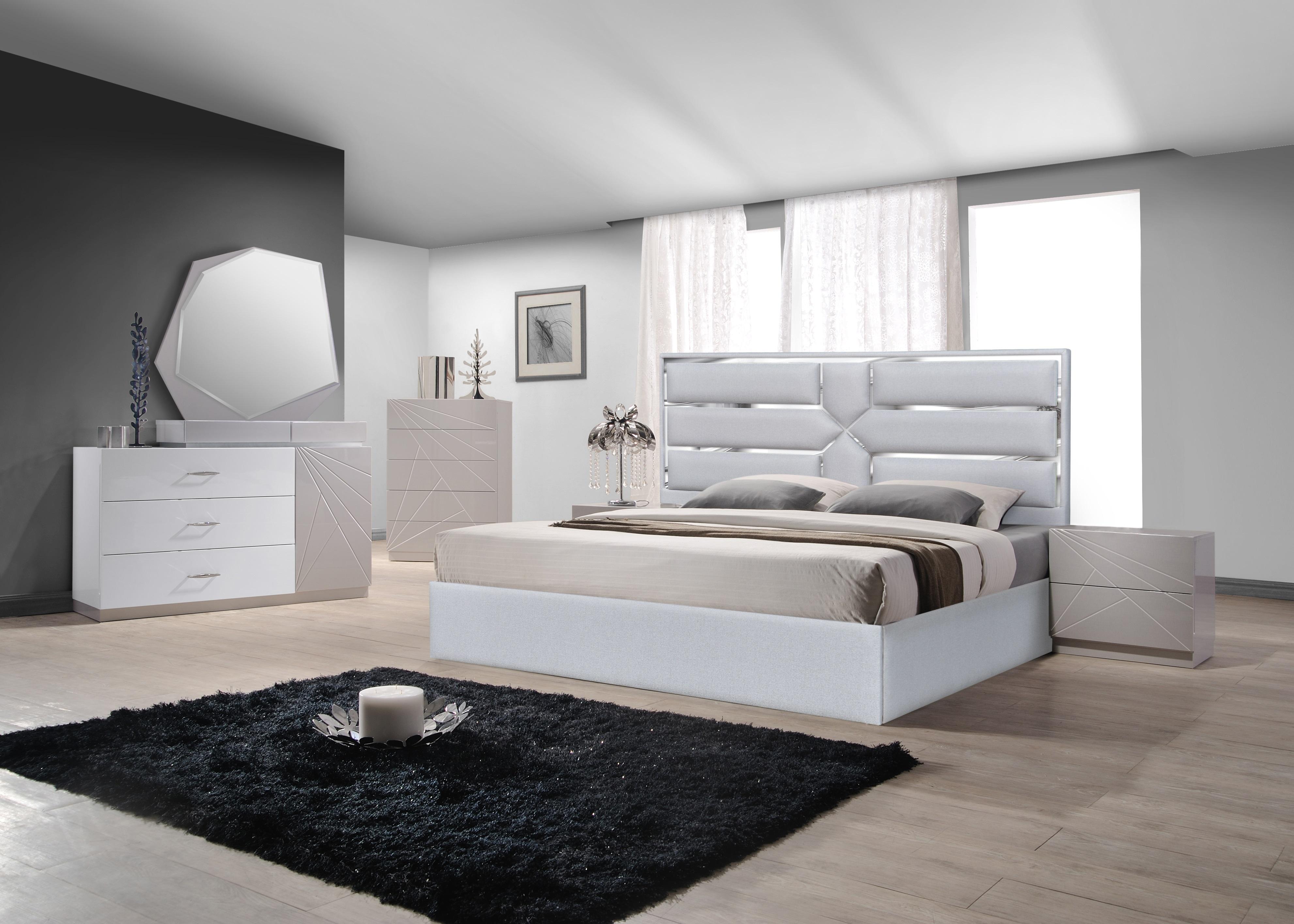 

                    
J&M Furniture Da Vinci Platform Bed Light Grey Fabric Purchase 

