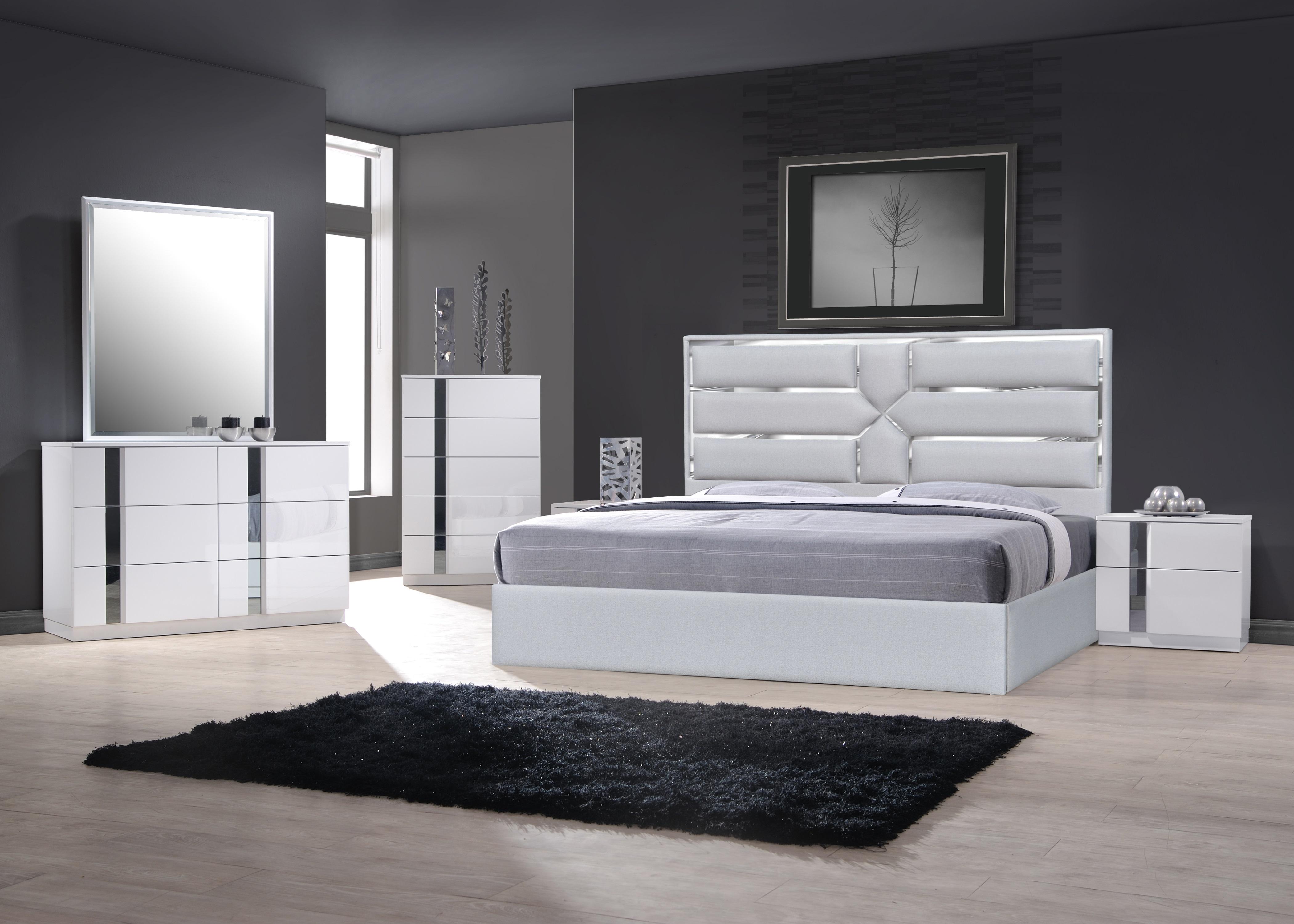 

    
 Order  Silver Gray Fabric King Platform Bed  Contemporary J&M Furniture Da Vinci
