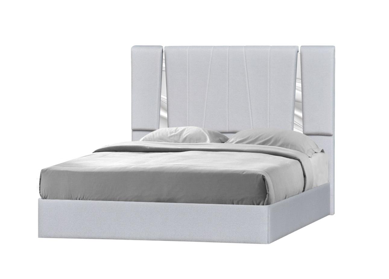 

    
Silver Gray Fabric Mirrored Trim Queen Platform Bed Contemporary J&M Furniture Matisse
