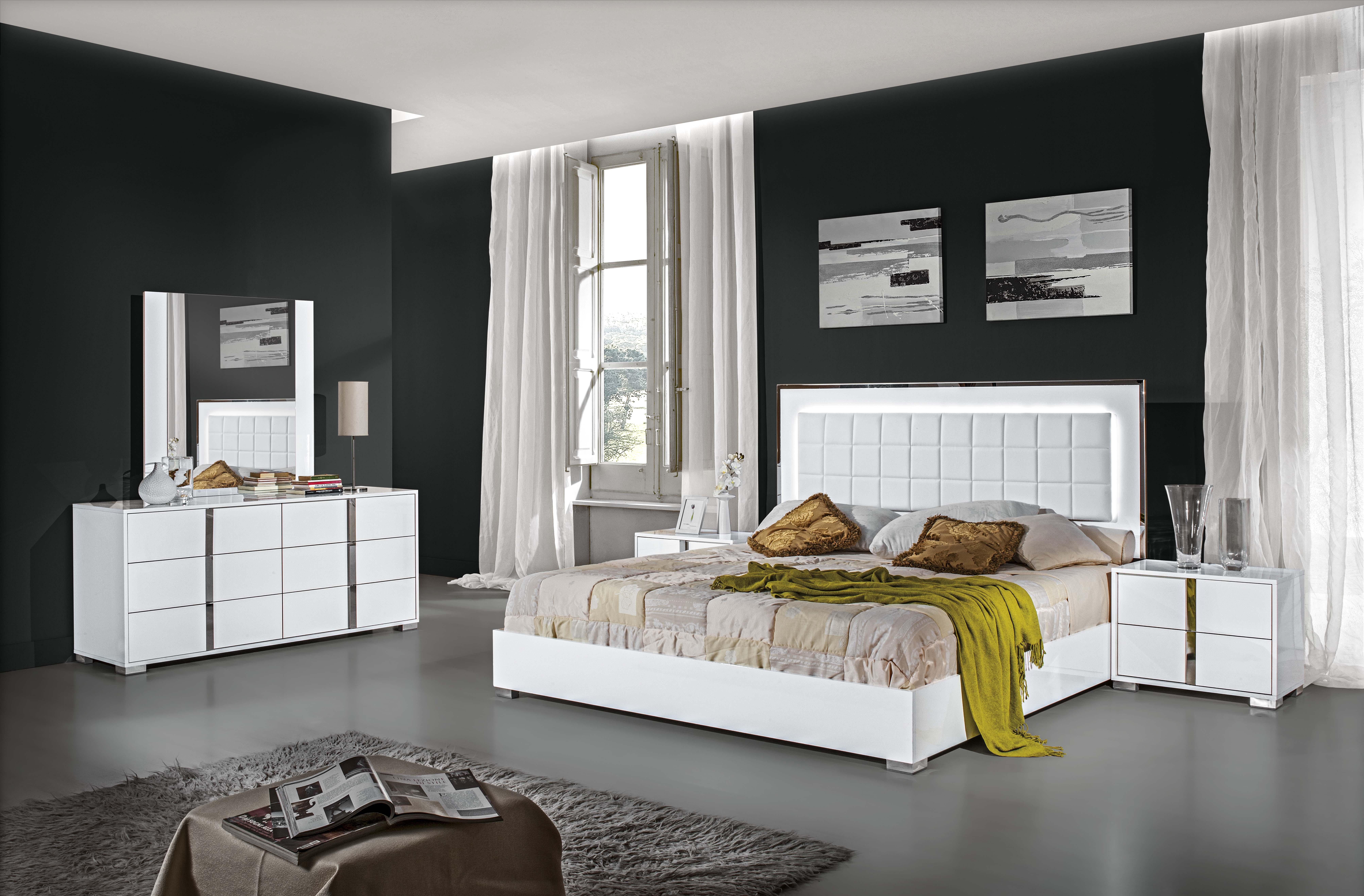

                    
J&M Furniture Alice Platform Bed White Fabric Purchase 
