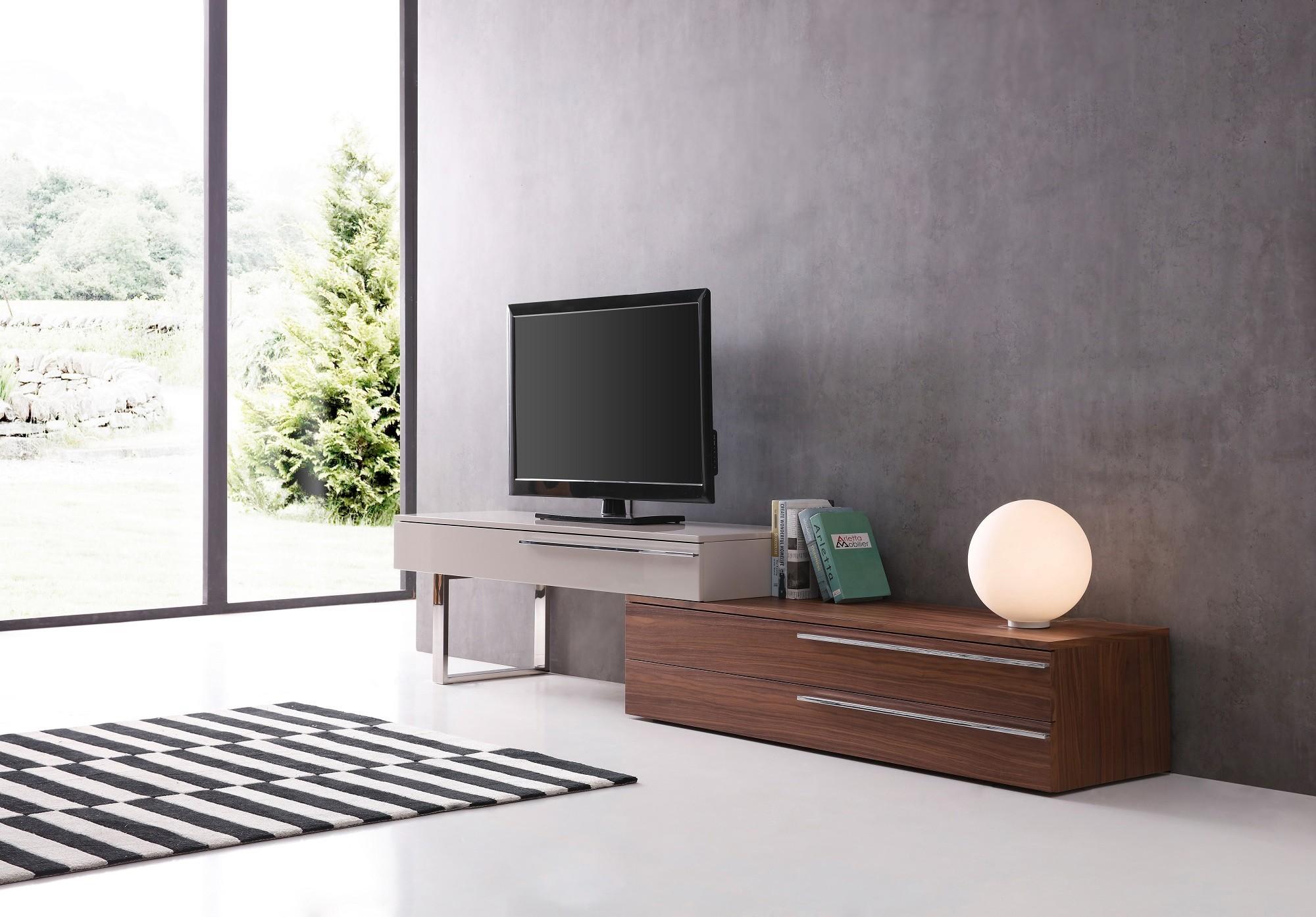 

    
J&M Furniture Hudson TV Stand Walnut/Taupe 17475-WT
