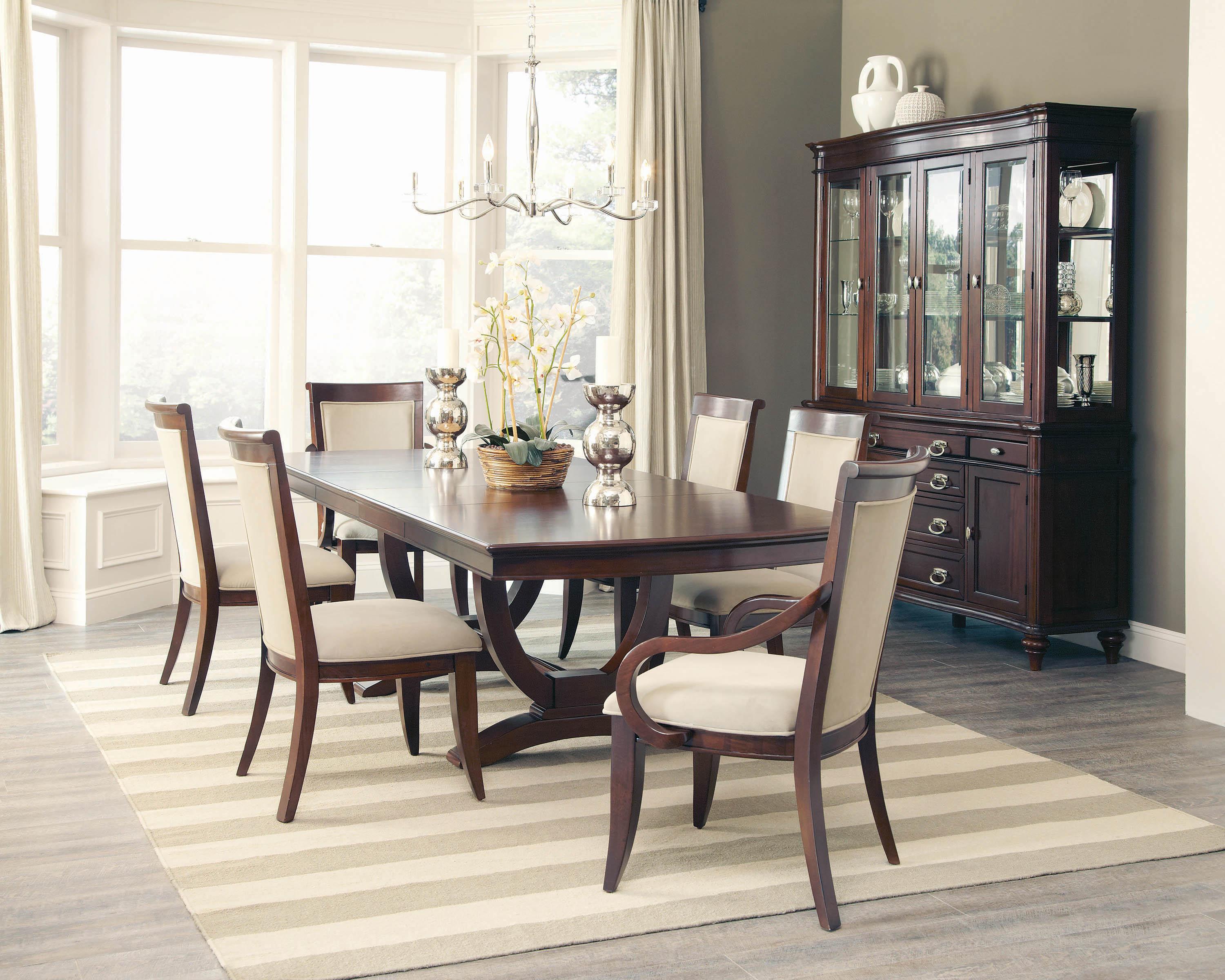 

    
Traditional Brown Wood Dining table Alyssa by Coaster
