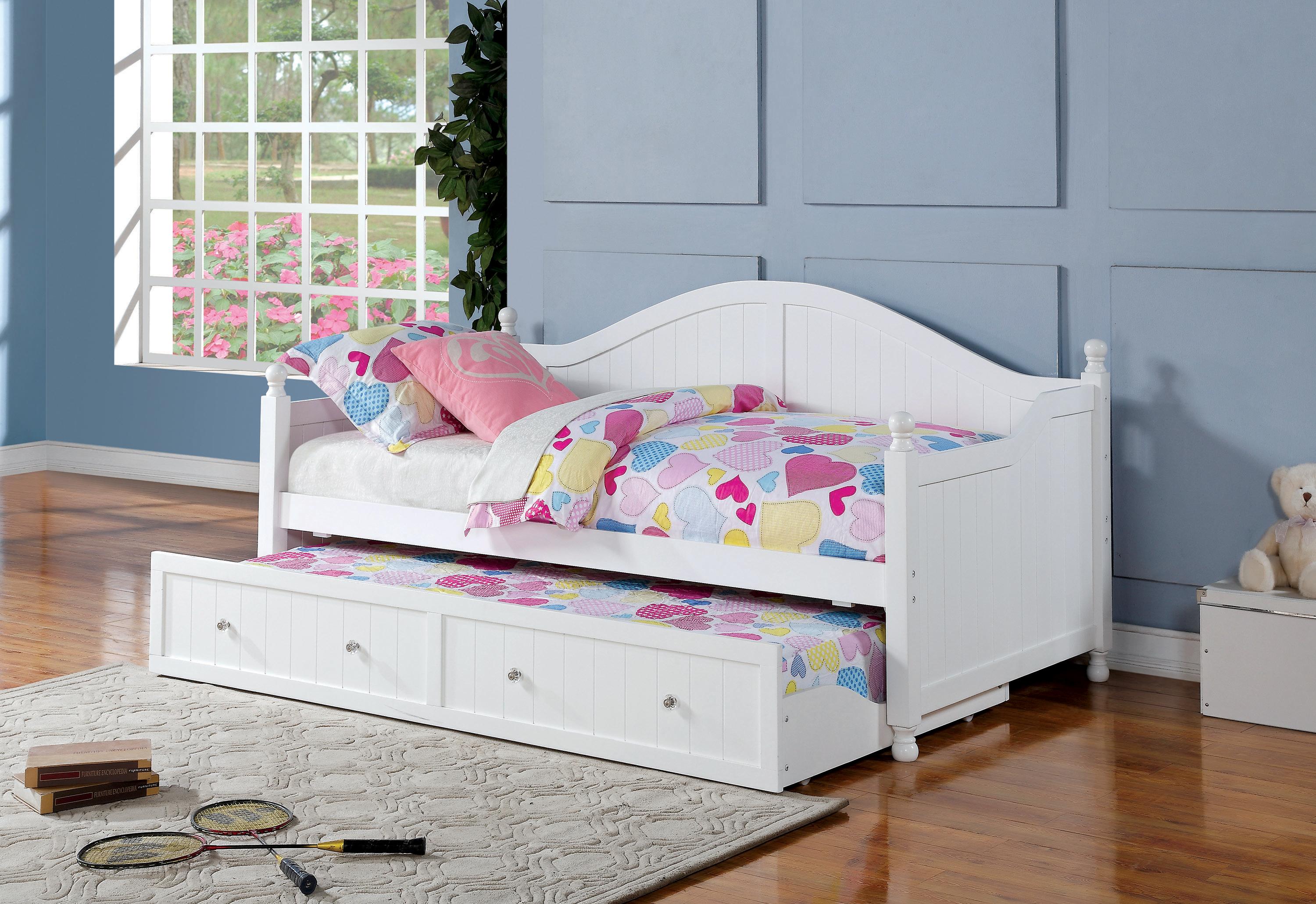 

    
Transitional White Poplar & Pine Twin Daybed w/Trundle Coaster 300053
