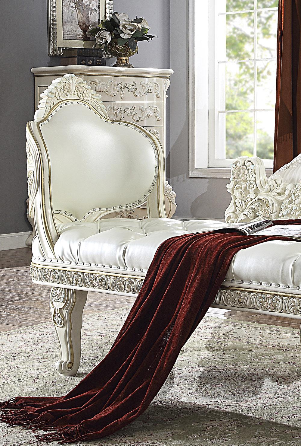 

    
Luxury Tufted Bench White Faux Leather Traditional Homey Design HD-8089
