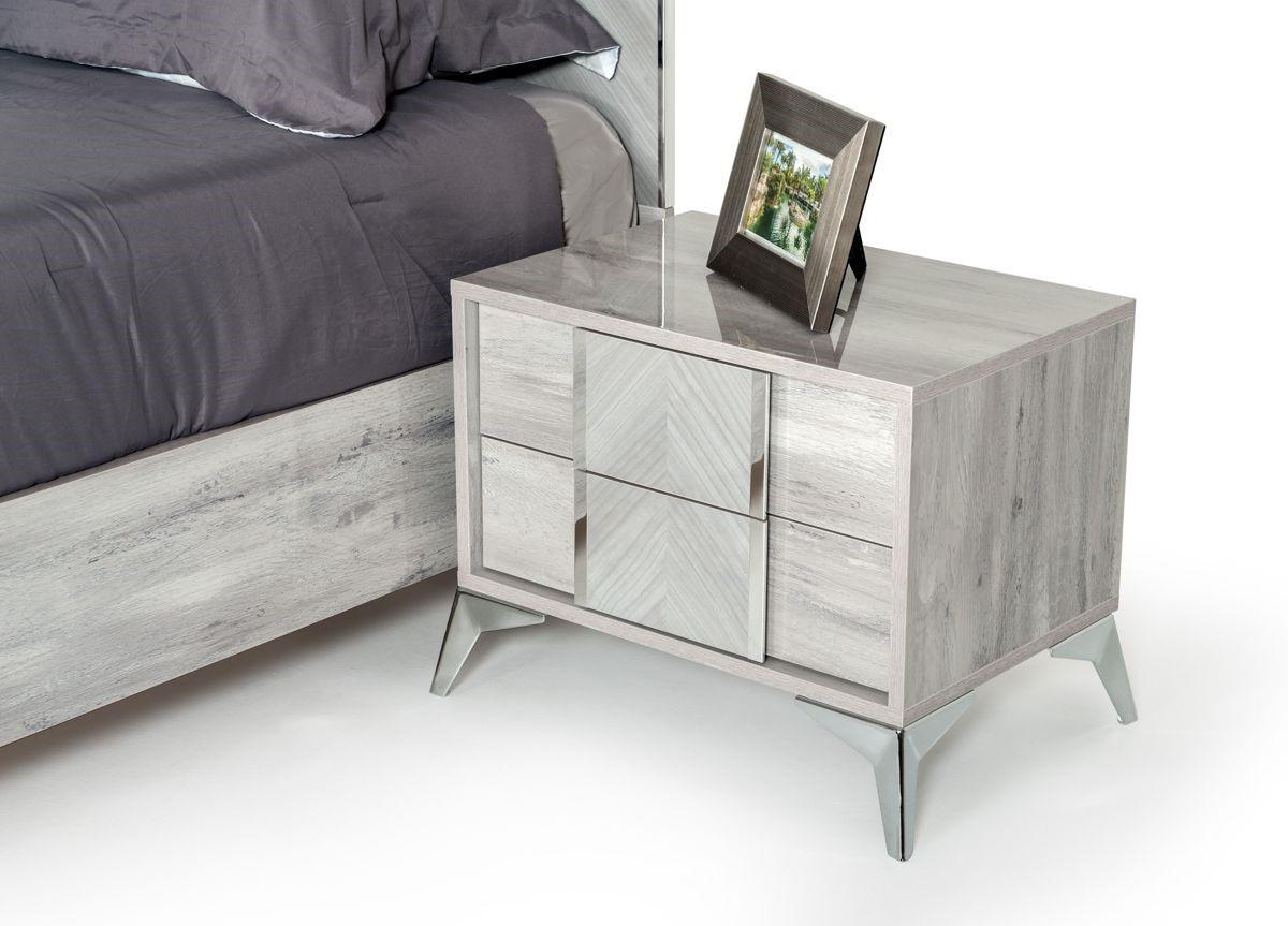 

    
VIG Furniture Alexa Panel Bedroom Set Gray VGACALEXA-BED-Q-3pcs
