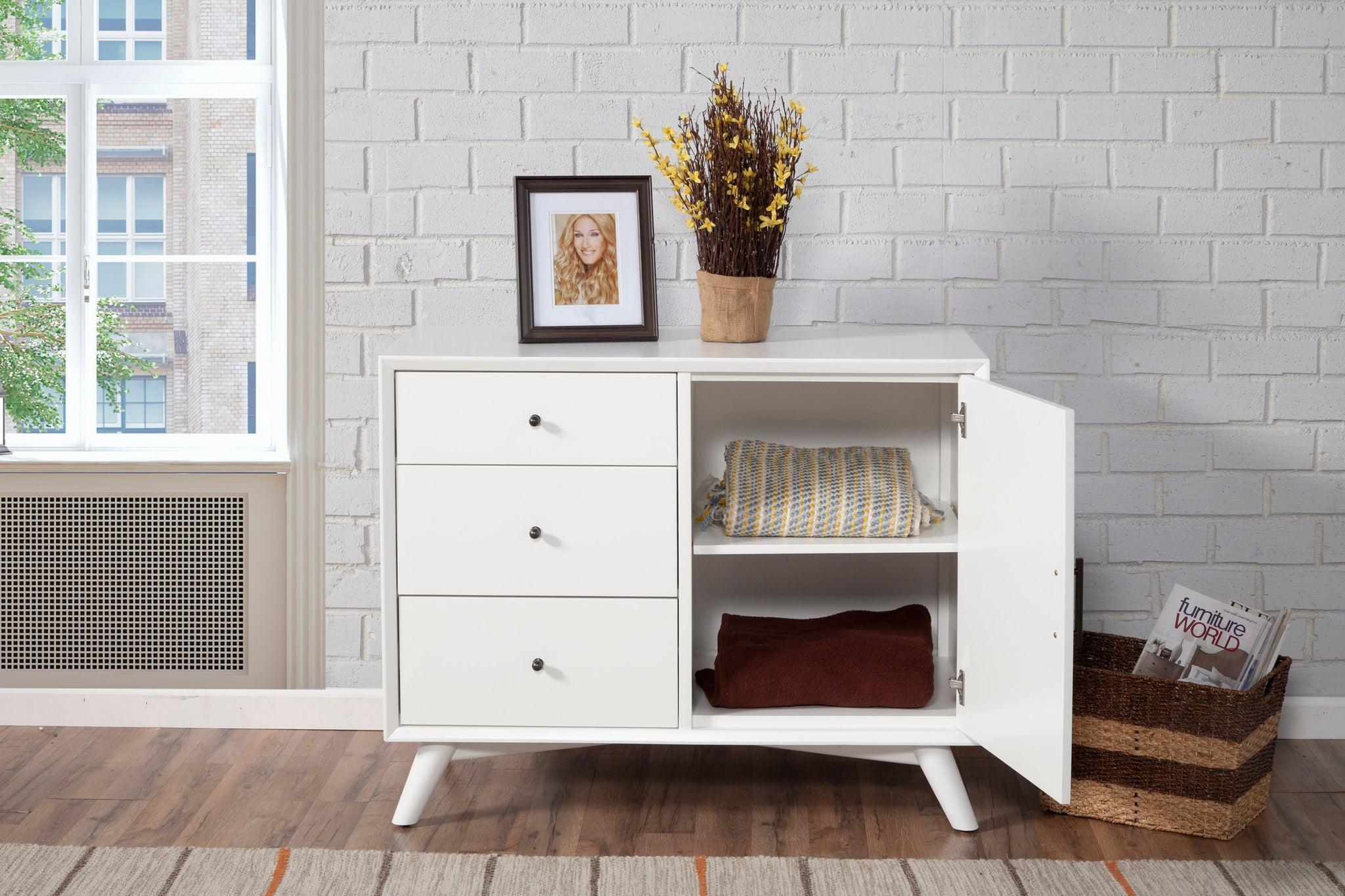 

        
Alpine Furniture Flynn Accent Cabinet White  812702029858
