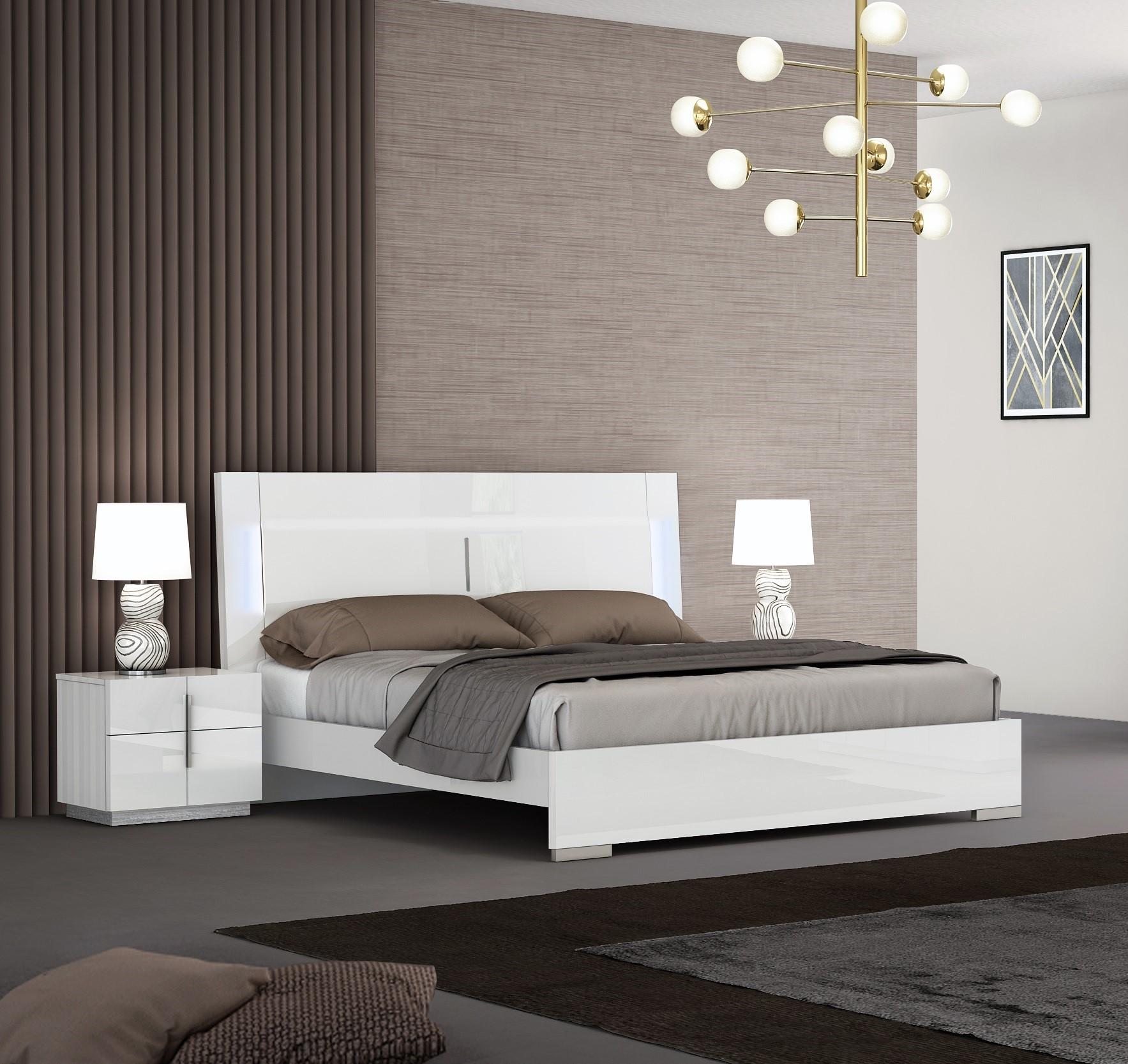 

    
White Lacquer Finish Queen Size Premium Bedroom Set 3Pcs Modern J&M Oslo

