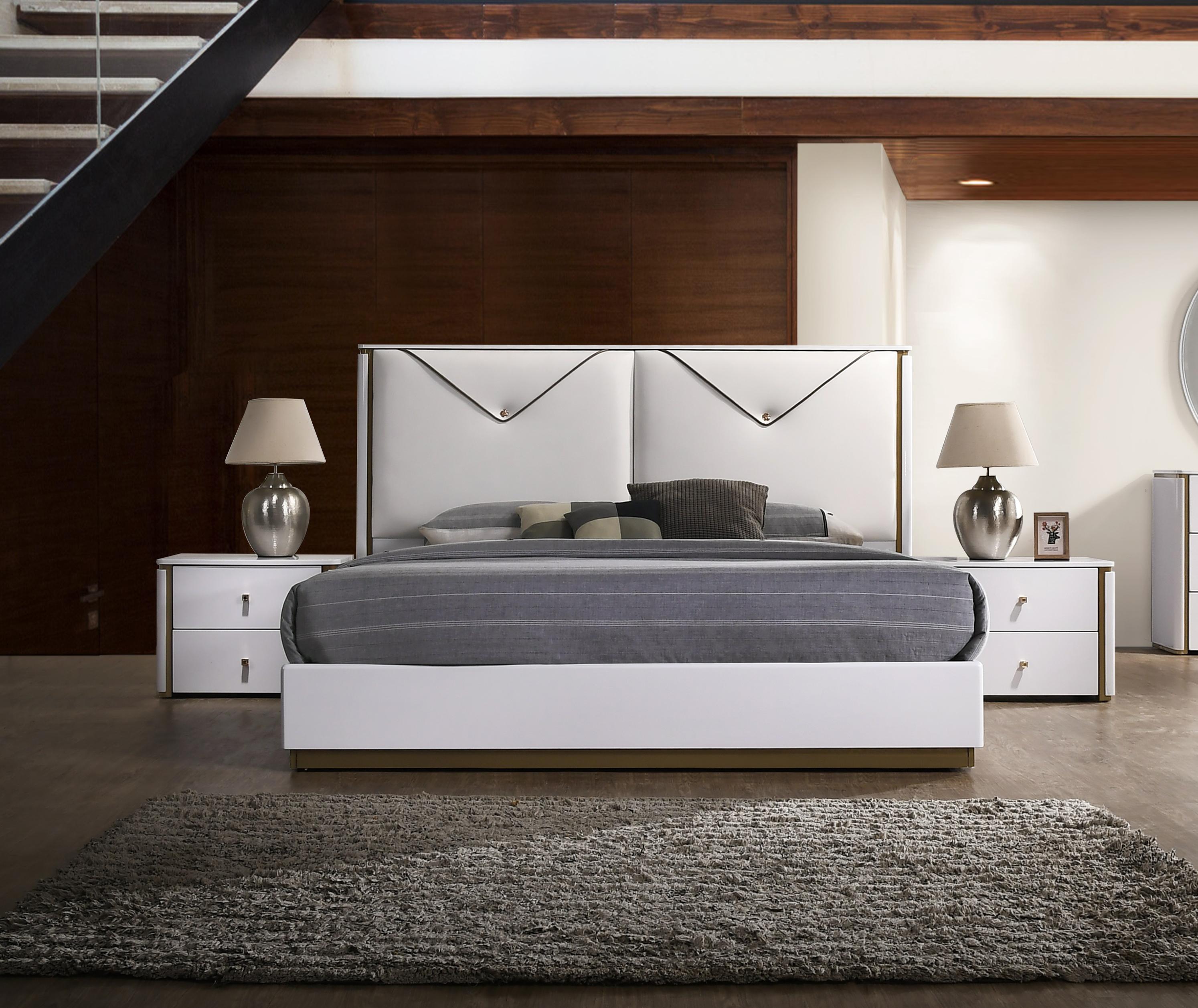 Contemporary Platform Bedroom Set Lucera SKU 17995-EK-Set-3 in White Leatherette