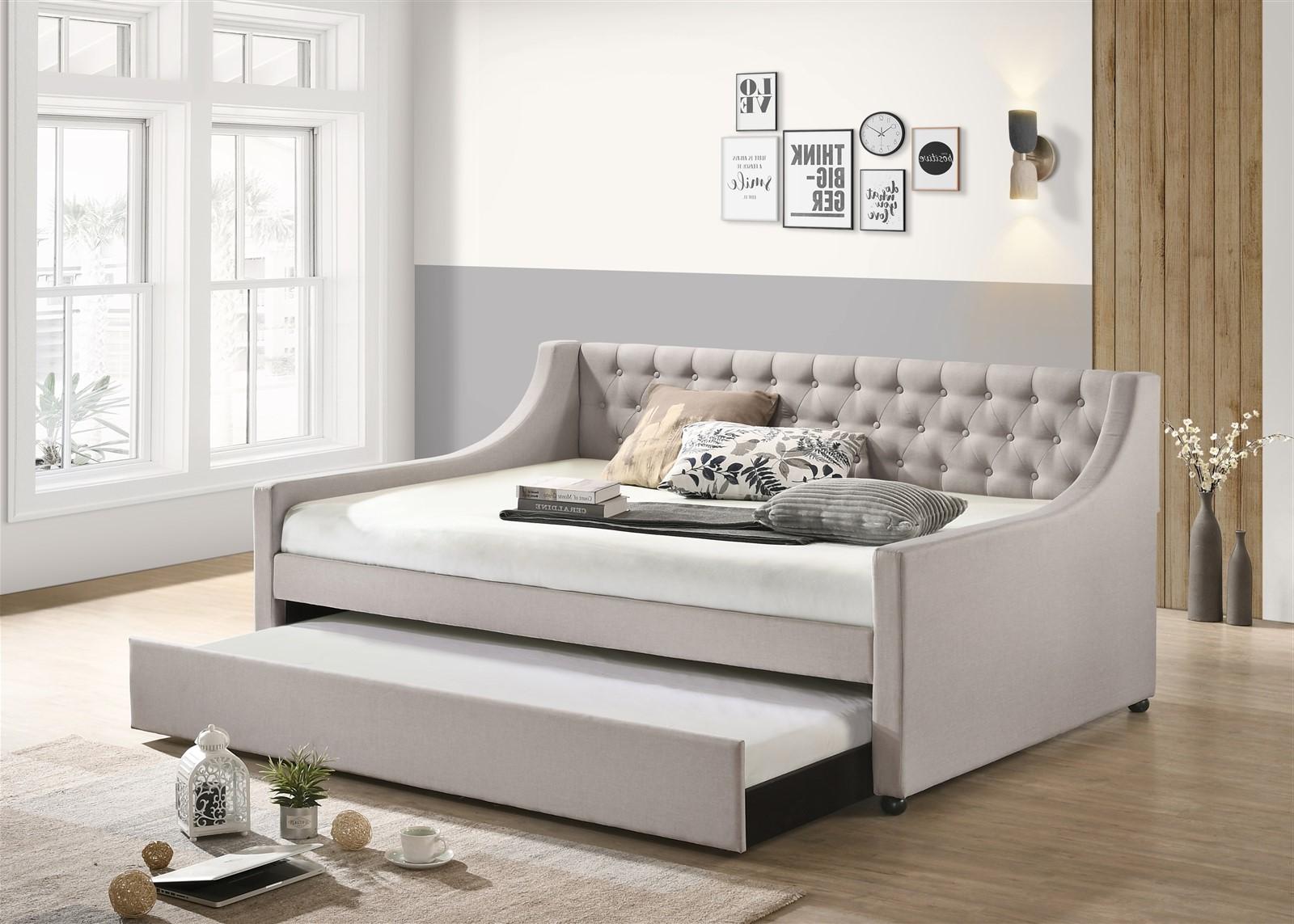 

    
Transitional Fog Fabric Daybed w/ Trundle by Acme Lianna 39395
